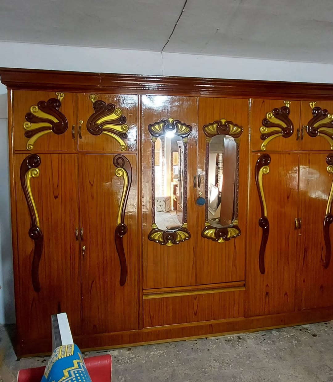 غرفه صاج 6 ابواب ملحق كامله نظيفه
السعر 575
بعقوبه شارع خريسان ***********
