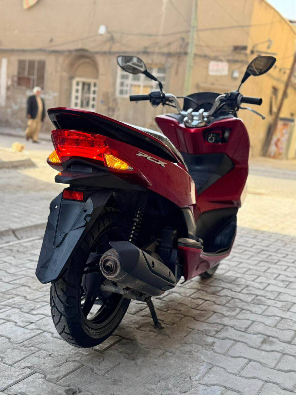 للبيع دراجه pcx  جيل ثاني ياباني الاصلي  نوع jf  مكينه 150 حساس حرف A نوزل خطين ستان كهربائي ماشيه 36 الف حساس ازدحام دراجه جديده  حساس شلعه معدل خير من الله دراجه تتعب تكول جديده مال جناي  مكان بغداد الكرخ السعر 13 ورقه وبيهه مجال والاستفسار  *********** بغداد, العراق
