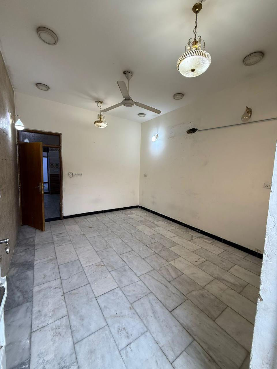 لليجار مشتمل ٧٠ متر السيديه شارع الكويتي يحتوي صاله مطبخ خدمات صحيه ٢ و٣ غرف نوم بست جديد ايجاره ٩٠٠ الف 
مكتب مهند الغريري للعقار شارع العلوه ***********
