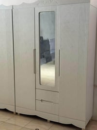 كنتور ٣ أبواب • مع سرير • مستخدم قليل