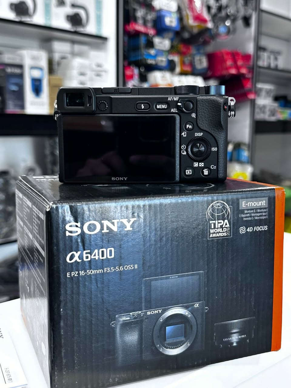 📸🔥 Sony A6400… الكاميرا التي يثق بها صناع المحتوى والمحترفون!

إذا كنت تبحث عن كاميرا تجمع بين الجودة العالية، التركيز السريع، والحجم العملي، فإن Sony A6400 هي الخيار المثالي لك.

✅ تصوير 4K فائق الوضوح
✅ نظام تركيز Eye AF سريع ودقيق
✅ شاشة متحركة مناسبة للفلوكات وصناعة المحتوى
✅ أداء ممتاز في التصوير الفوتوغرافي والفيديو
✅ حجم صغير وسهولة حمل في كل مكان

🎥 سواء كنت صانع محتوى، مصور مناسبات، أو تبحث عن بداية احترافية قوية، فإن Sony A6400 تمنحك نتائج مذهلة من أول لقطة.

📍 العنوان: بغداد – الباب الشرقي
📞 للاستفسار والطلب:‭***********‬
