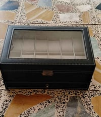 متاح حافظ ساعات الكبير سعره 25 الف حافظ الصغير سعره 15 الف توصيل ‏‪077...