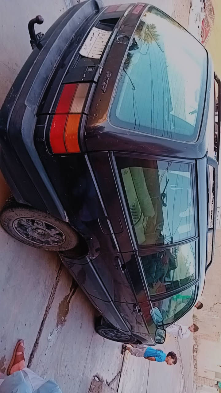 السلام عليكم
باسات موديل ٩٢ رقم ديالى سنويه تنتهي بل ٢٧ صاحبها الشرعي بل موصل محرك كير شرط طخم تاير جديد حداديه جديد باتري جديد سيارة جاهزه 
السعر ٢١$
***********
