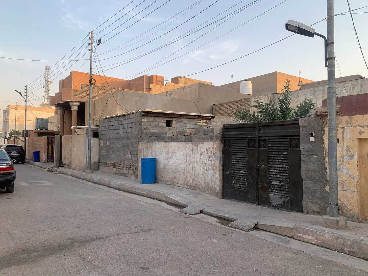 📍تسلسل: 1229

دار للبيع طابو صرف سند بناء الثمانينات
العنوان: الفلوجة حي المعتصم قرب طعس نعومي
شارع ٨ م
مساحة: ٢٤٠ م٢
واجهة: ١٢م و نزال ٢٠م
غرفتين نوم وصالة واستقبال ومطبخ وحمام

🟢السعر : ١٤٠ مليون دينار مع المجال

🟢مكتب دجلة الهندسي للعقارات حي الجولان قرب صناعة الجولان للسيارات مجاور سوبر ماركت الهلال
للاستفسار اتصال على الارقام 
***********
‏‭٠٧٥١ ٩٤٥ ٢٨٢٩‬ ‏‭ ‏‭
