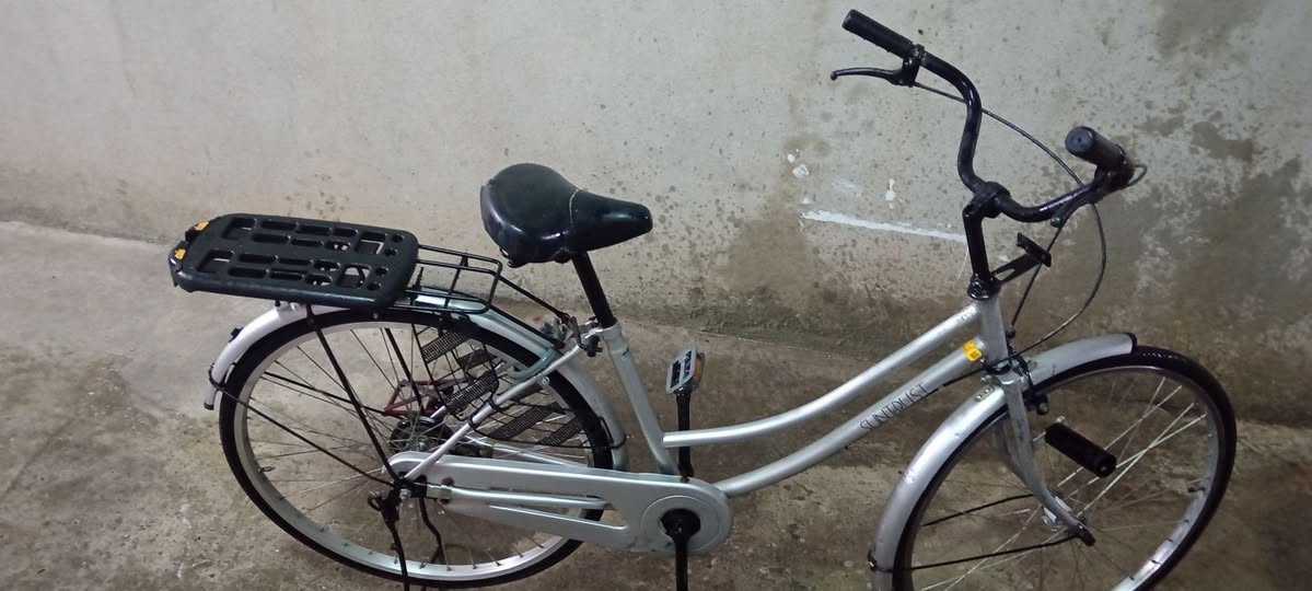 السلام عليكم عندي بايسكل للبيع السعر 80,000 وبي مجال وحجم 26 بالموصل حي القدس #***********#
