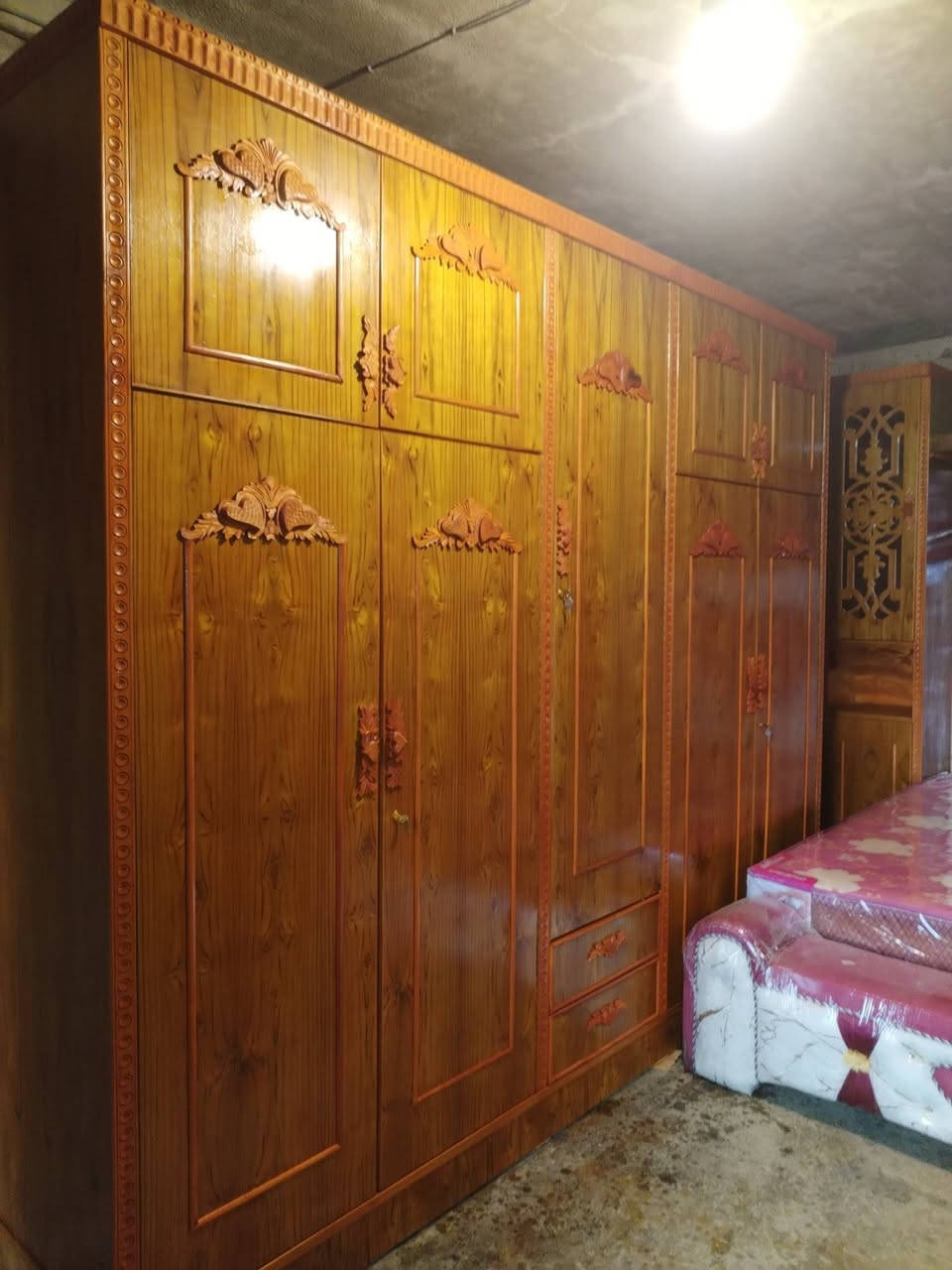 غرفه 5 ابواب. ملحق ابراج جديد فصال ثقيل نقش زان يدات زان 5مليم شر ط جديدها عرض خاص السعر 900 موصل باب جديد داخل ساحه. نادي الفتوة الريا ضي  ***********  ***********
