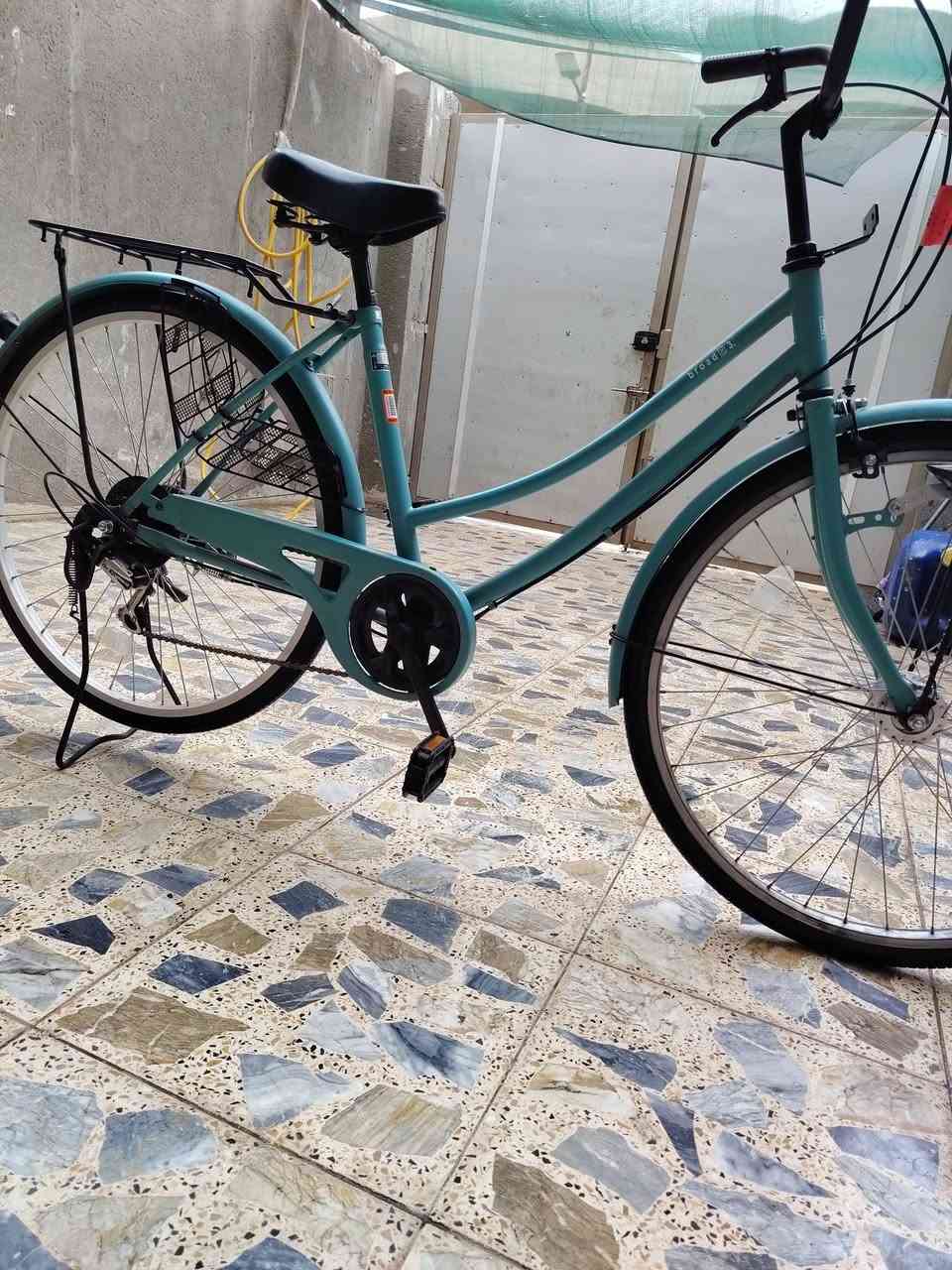 سلام عليكم عندي باسكل بناتي حجم ٢٦ گير وحساس حاويه باله موديل ٢٢ للبيع نضافه 100 /100 الشرايه يتصل عله رقم ***********
