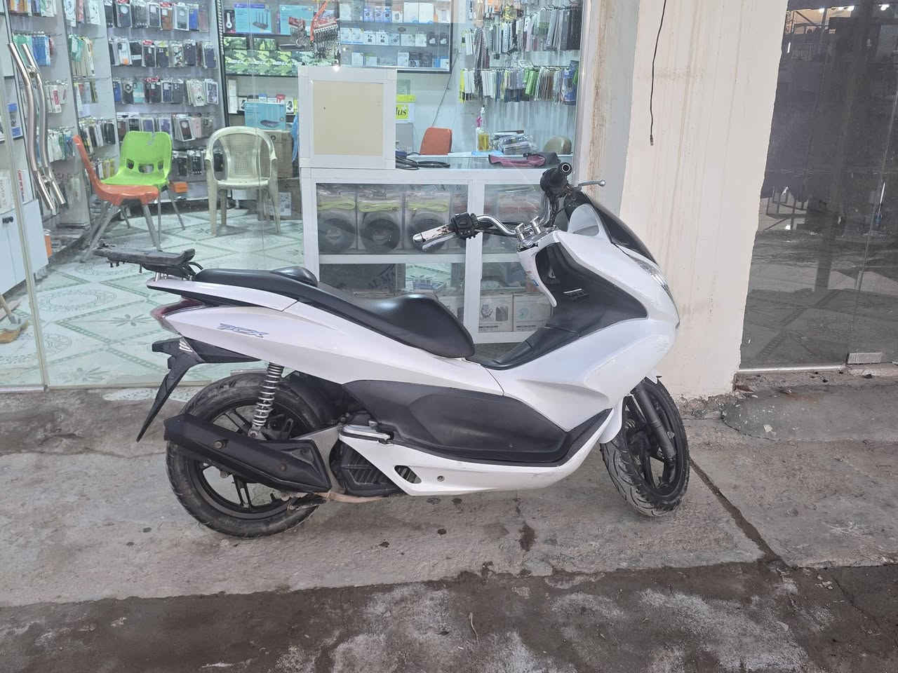 Pcx الجيل الأول دراجه جديده بمعنى الكلمة 
العام نزلت من الرمبه العنوان بابل الهاشميه 
***********
