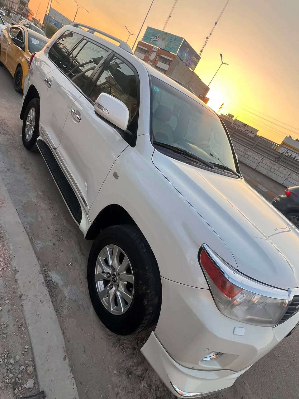 لاندكروز 2009 للبيع VXR
اعلى فئه مواصفات لكزز 
مكينه 8 سلندر
تحويل مباشر سياره باسمي 
بيها قطعتين جاملغ وباب عكس السايق بدون دواخل بدون ضربه 
سياره جاهزه نضيفه ادامه كامله كلشي ماناقصه 
مكان السياره فلوجه 
السعر 265ورقه 

للاستفسار 
***********

