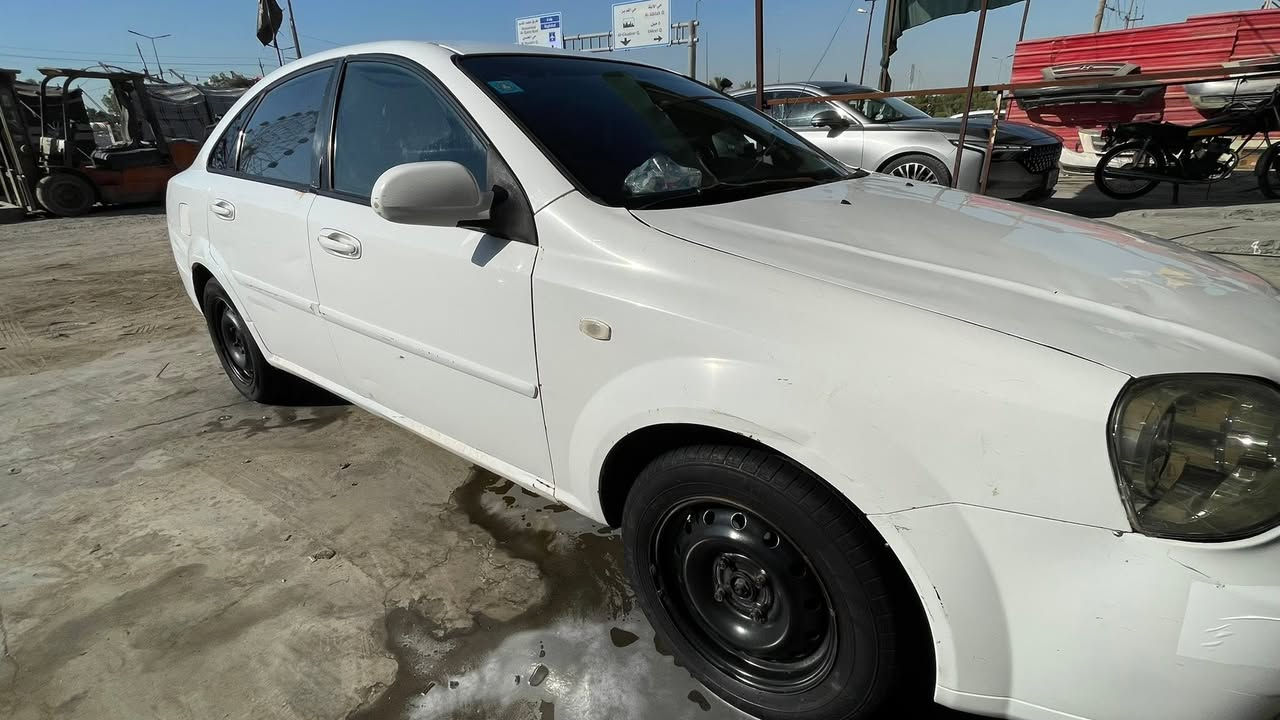 اوبترا موديل 2007
رقم انكليزي  بصره تحويل ثاني يوم 
السياره جاهزه محرك وكير وتبريد كفاله 
حداديه جديده 
السياره كلش نضيفه 
بيها طخات وبيها بارد 
السياره سعرها 57 ورقه وبيها مجال قليل حك الجيه 
مكاني البصره 
***********
