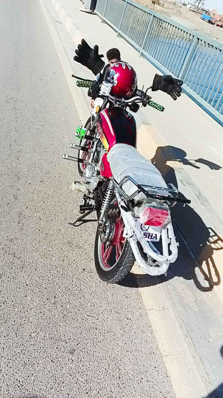 السلام عليكم دراجه ايراني سونك موديل 2021 محرك 150 ومحرك ما مفتوح بيه اوراق  دراجه كله شقاله نكره سلف اشاير جدد لايت جديد دشبول جديد داير خلفي كله شقال السعر 680وبيه مجال مكاني الرمادي البعيثه قرب مزرعت الزعيم رقم الهاتف،***********
