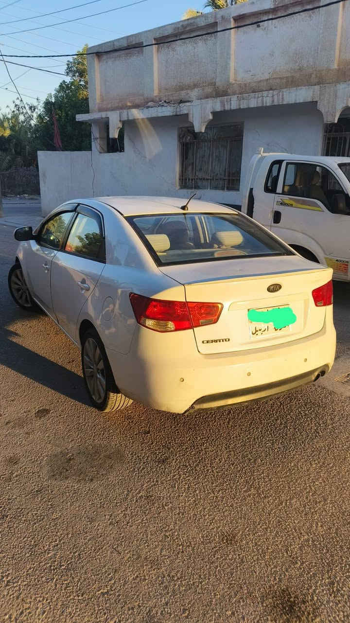 بسم الله الرحمن الرحيم
🚘 للبيع | كيا سيراتو 2013
وارد خليجي. 

سيارة مرتبة وجاهزة للاستخدام اليومي.

 حدادية جديدة.
تبريد جديد وبارد جدًا.
 ويلات رياضية.
 رقم أربيل.

- صبغ إصبعين بالچاملغ الأمامي جهة الراكب.
- بارد بباب الراكب الأمامي.

 المطلوب: 92 ورقة، وبيه مجال بسيط جدًا للجادين.

السيارة تستحق المعاينة، واللي يجي يشوفها على الطبيعة يحكم بنفسه.
للاستفسار، التواصل على الخاص أو على الواتسات الخاص بالرقم 
***********.
