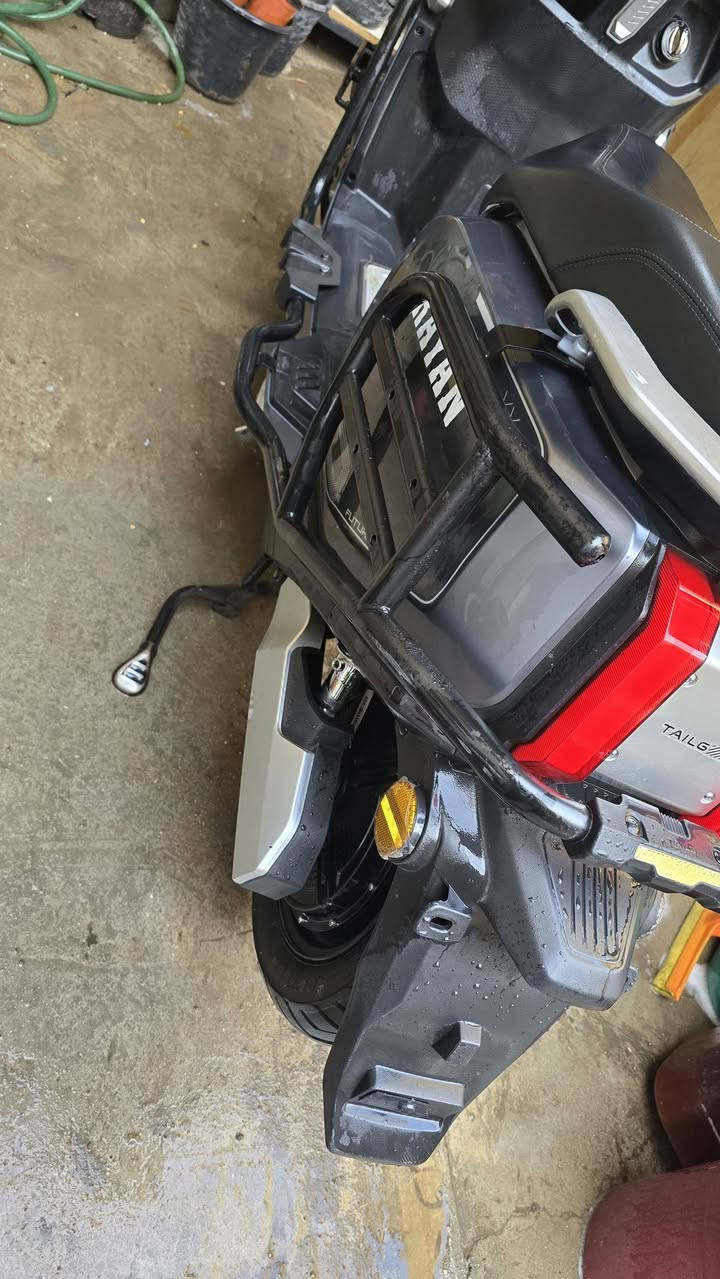 سلام عليكم 
دراجه شحن (صاعقه الريان) جيده صالي 3 اشهر من مشتره موجود الوصل وياها دراجه 6 بطاريات مسطره  الدراجه مدرعه سعره مليون و150 وبيه مجال  مكاني بغداد كراده رقمي ***********
