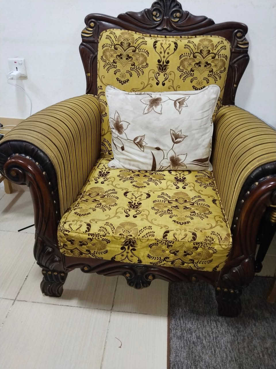 تخم للبيع السعر ٢٥٠ الف. عشر مقاعد  مابي اي عيب اوكسر


**إذا كنت صاحب هذا الإعلان وتريد حذفه لأي سبب، رجاءا أرسل رسالة إلى الدعم الفني**