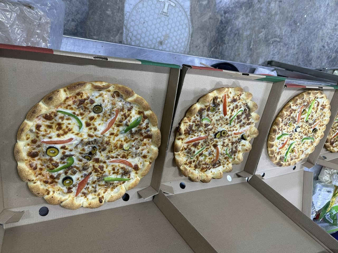 السلام عليكم خلفة بيتزا متفرغ للعمل
***********.
