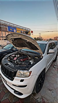 جيب لاريدو srt مكينه 6.400 موديل 2013خليجيه كفاله عامه ماشيه 99سياره ج...