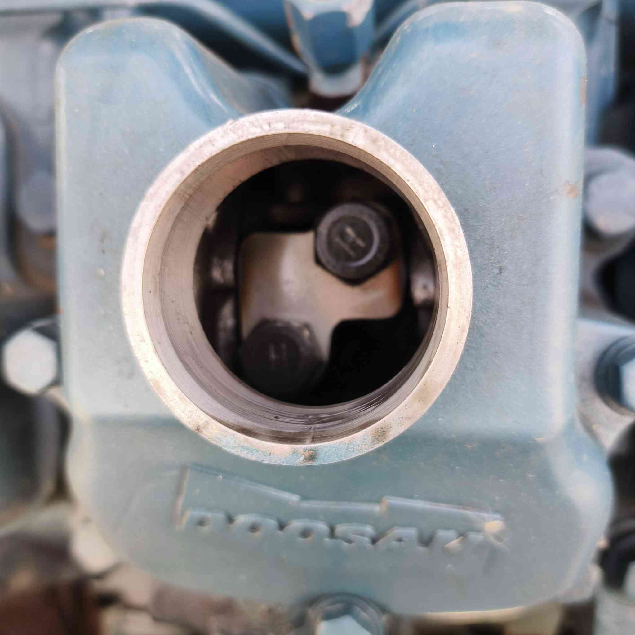 سلام عليكم
دوزان ١٢ سلندر جديده مامشتغله بل العراق 
650kva 
راديتر كبيره نحاس ونضيفه جدا 
مشتغله 320 ساعه فقط 
ضمان لاتبخير ولاتنقيص 
السعر 245$
العنوان بغداد الراشديه قرب مطعم سامان رقم هاتف 
***********
