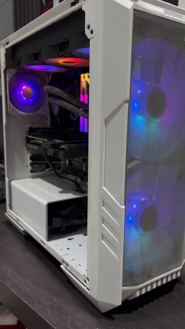 CPU R9 9700X
M.B X670MSI WIFI 
Ram 64GB RGB 4800hz DDR5
GPU RTX3060TI Asus 8GB 
M.2 2TB gen4 Samsung 
Cooler360Ml  اركتك فريزر 
Psu 700W 
Case Coolermaster 
للتواصل ***********
السعر مليونين و 100 و بيها مجال
