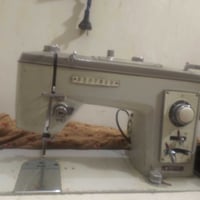 مكينة خياطة • للبيع • بيها مجال
