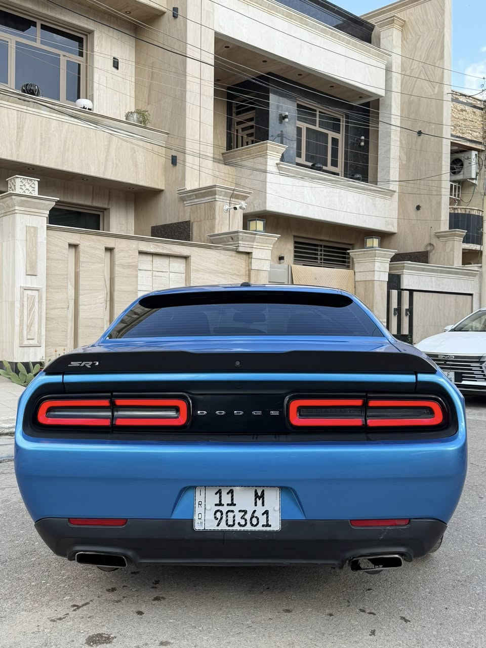 سلام عليكم
جالنجر SXT لون مميز بحري🚗 

ماشيه 52 الف 

حادث 3 قطع بدون دواخل 

مكينه V6🚀

داخل ابيض 

كامره دواره 

لايت زنون 

ويل نجم 

سياره كامله وجاهزه بدون اي نقص 

تخم تاير جديد 

ارقام وسنويه جدد

السعر157 ورقه وبيها مجال 

مكان سياره بغداد الدوره

***********

