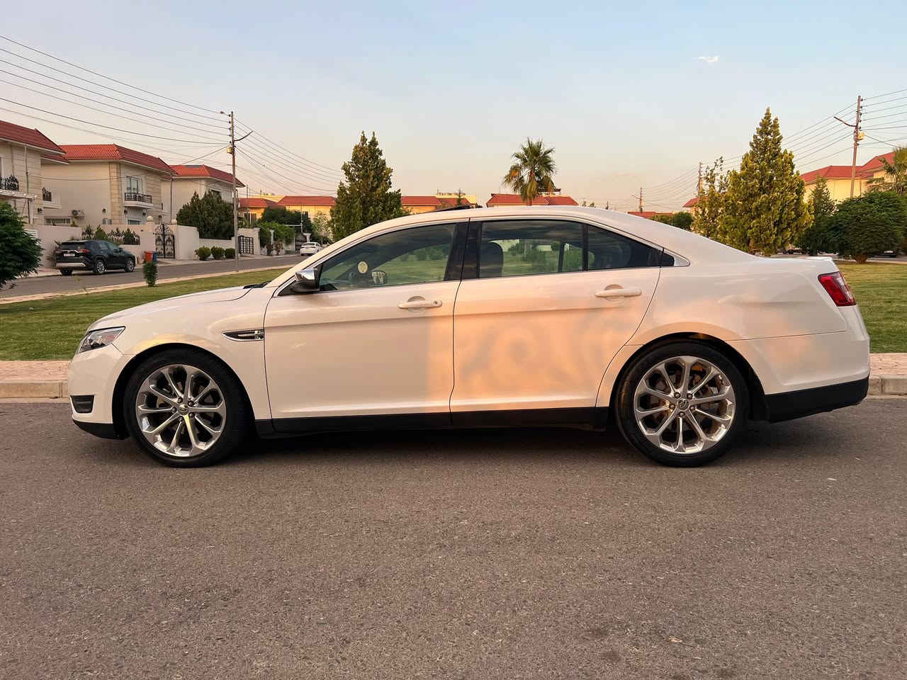 للعشاق التميز وفخامة الامريكي🔥🔥
Ford_tarues limited (NIVA)
فورد تورس (خليجي شركة نيفا)
ليمتد فول للاخير 1/1
الموديل :2013
ناقل السرعة ؛أوتوماتيك سبورت
عدد السلندرات ؛ 6 سلندر
حجم المحرك: 3.5L
القدرة الحصانية ؛ 288hp
نظام الدفع ؛ امامي
دواخل اسود 
الدواخل:7الوان
بصمة ابواب وبصمة تشغيل+تشغيل عن بعد
 جلد - كهربائي - تدفئة - تبريد - مساج-سترين تدفئة
وسادات هوائية ؛ 10 + 3 شاشة + رادار امامي وخلفي + حساسات+اوتو بارك
قياس الإطارات ؛ 20انش
السقف: سلايت رووف
بردة خلفي 
بيها ثلاث مكانات صبغ 
جالملغ جهة السكن 
 و الجاملغ الامامي 
والخلفي جهة السايق 
 بدو حادث بدون ايرباك بدون دواخل صبغ للجماليه اثر دحجات وشرط الصبغ درجه اولى
 وسونار موجود 
المكان اربيل  
السعر 130$
للتواصل ***********
