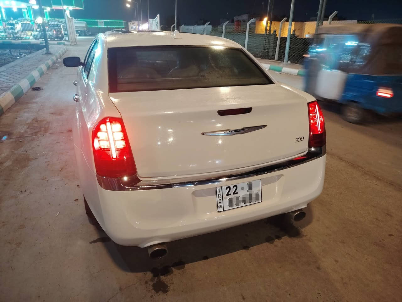 كرايسلر  اوباما 2014
C300 
 دوات كصه جنطه لحيم باجات وتزفيت شغل درجه اولى 
فول الفول ١/١ مواصفاتها 
السياره فتحه بل سقف بنوراما كشنات كهرب كلها  
كشنات تدفئه وتبريد 
كشنات الخلفية تدفىة
هيترات بل مرايه الجانبيه 
شاشة كبيره مع تبريد ٣ قطع جانبيه وخلفيه 
تحكمات ستيرن كامله 
برده خلفيه كهربائيه 
 مع بصمة ابواب وبصمة تشغيل السياره بعدها بوضع الشركه 
تخم  تايرات جديده نكسل 
داخل عسلي مع كشنات جلد 
السعر62$وبيها مجال قليل مكاني العمارة ***********
