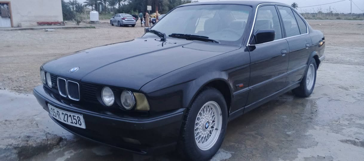 سلام عليكم 
للبيع بي ام دبليو حجم 525i
صبغ عام جماليه سياره جاهزه على اخر حبايه مانقصها اي شي مابيها قطرت خياس سياره متعوب عليها من كهربائيات حداديه اماميه جديده وخلفيه جديده تخم تاير مفتوح كير عادي سعر 47وبيها مجال رقمي الخاص *********** بي وتساب والاخاص مفتوح
