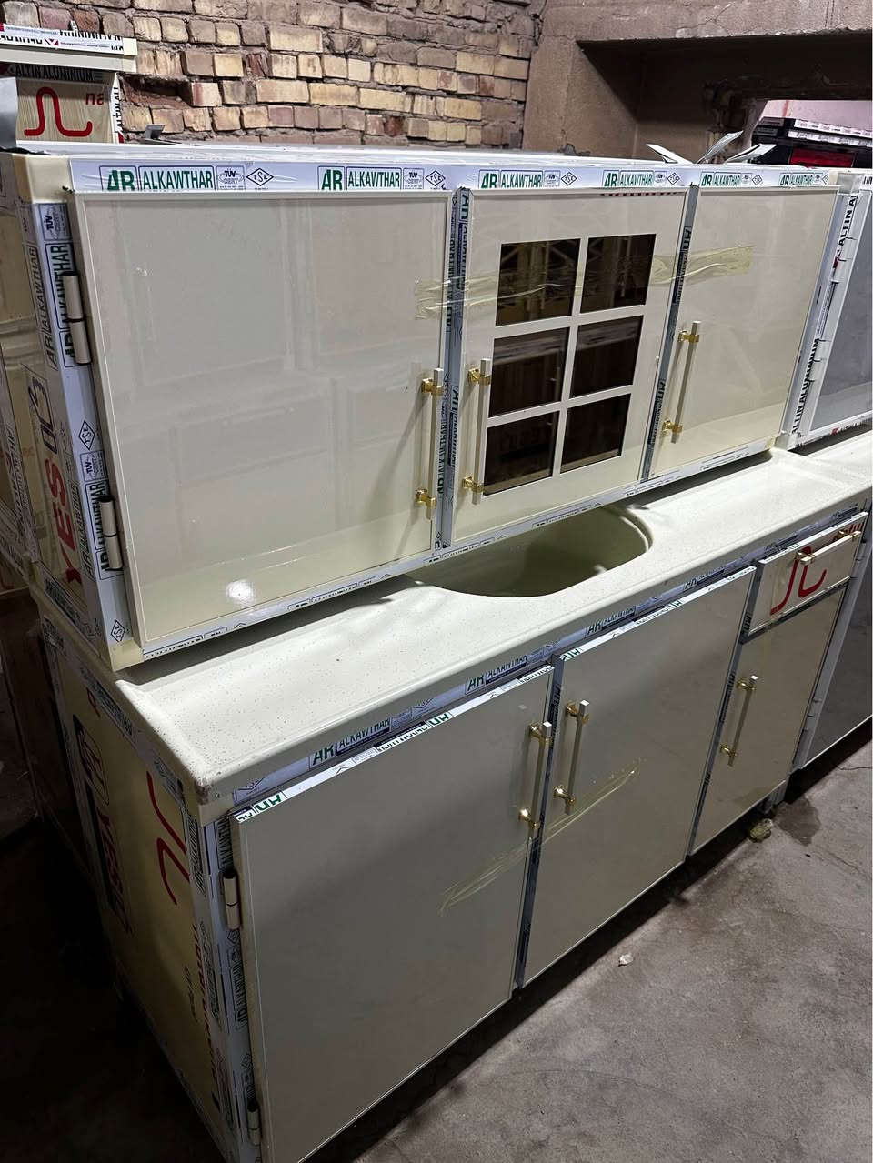 سنك متر ونص مرمر تزكام مع المعلق ب٣٢٠ العنوان ناصريه شارع الاخلاص *********** نرماده حفر نقش cnc وجوكر مخفي وبليت ثقيل ناصرية, ذي قار
