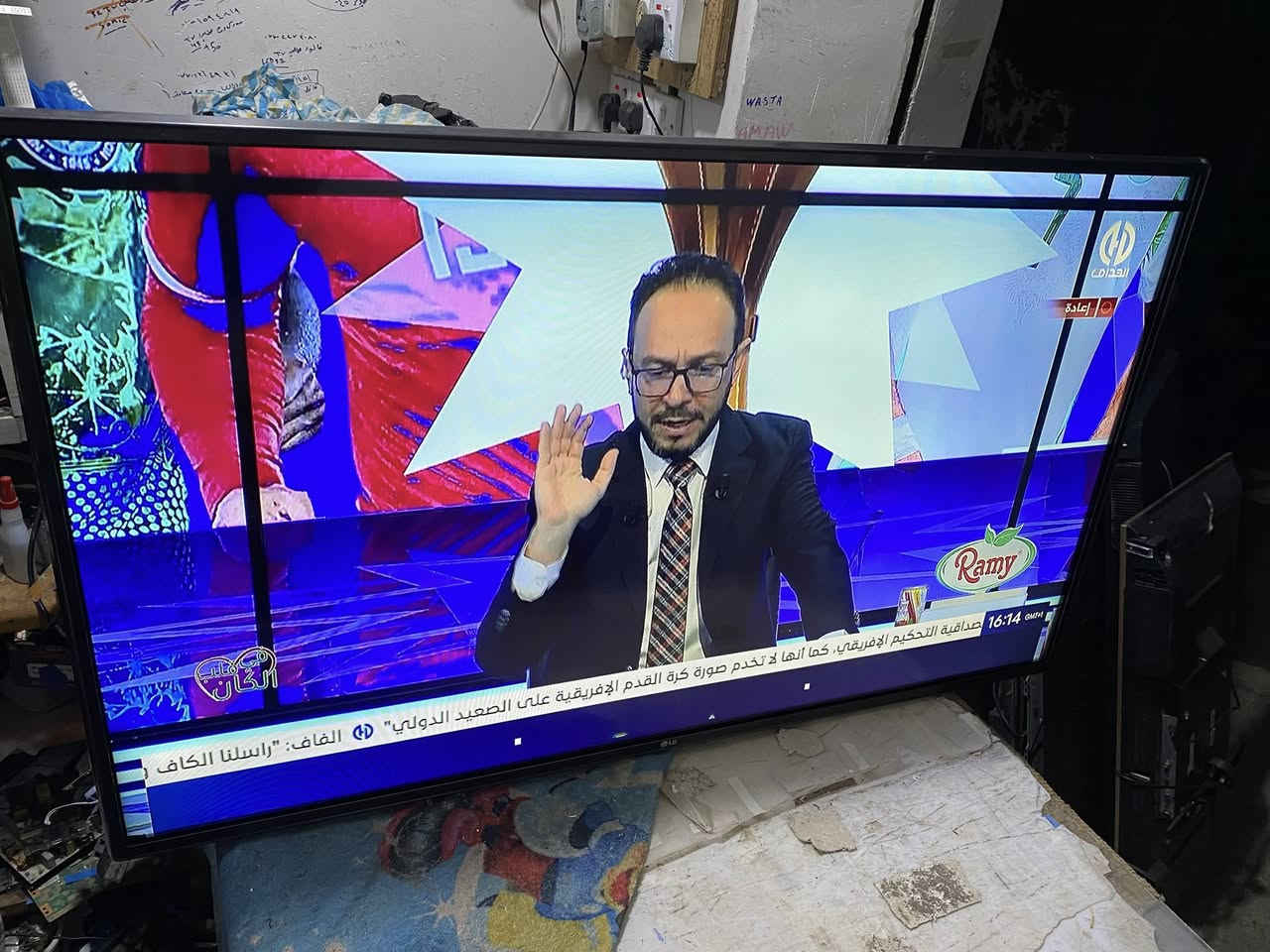 تيفي شاشة 43 ماركةي ال جي LG خوشناو سمارت واي فاي يوتوب موبايلي بيوة رةبت اكريت بة زةمان بو نرخ نامة @highlight يان تيل بكةن ***********
