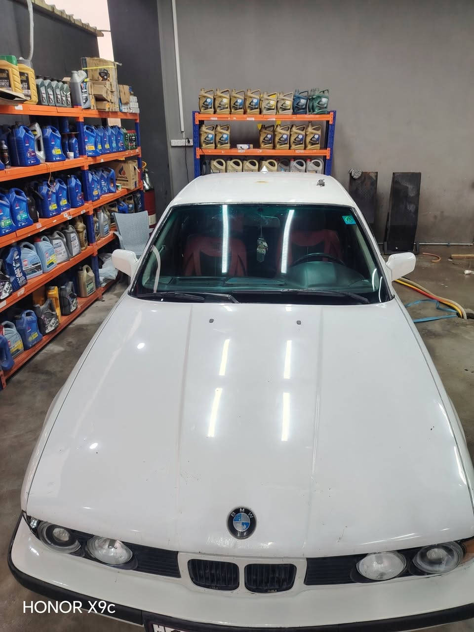 موديل 1991
سنويه ل 28
كير اوتو
جامات كهرباء
باتري جديد
منضومه زينون
اربع سماعات شغاله
ترايك عل بصره 
سياره خير من الله 
 كيرها هسه. شادو م السعر48 وبيها مجال بيك خير وتدلل مكان السياره موصل الايمن الرقم ***********
يرهم مراوس
