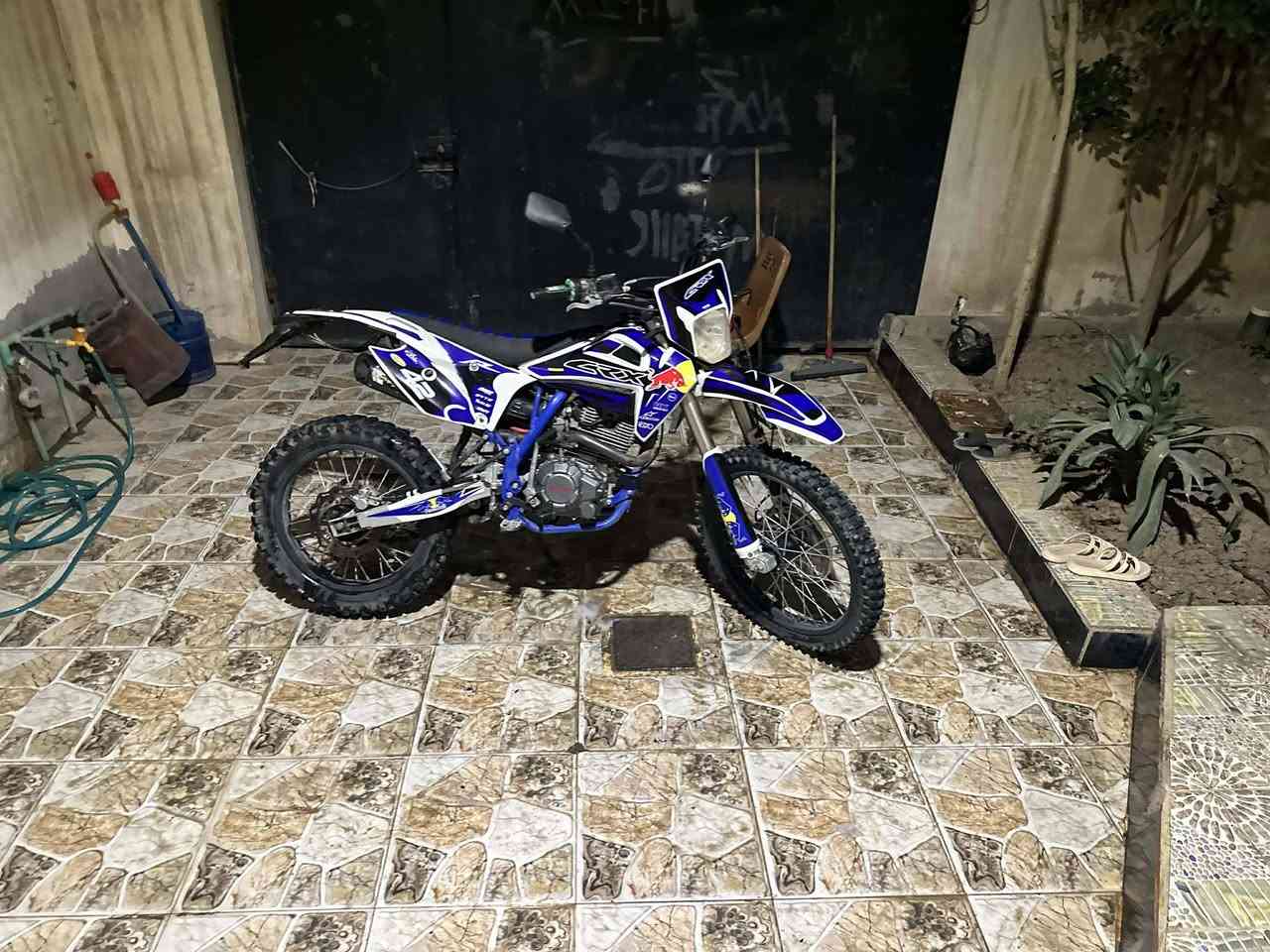 قفاز crx 42 بحالة الوكالة  مديل 24 طالع بال25 بعدها زيرو زيرو زيرو ماشيه 5000 تايراتها بعدها بشعيراتها حته الخطوط مال شره العل تاير الونهن احمر وازرك  مامسوحات هلكد ماجديده  محرك شلعه معدل  بطناش  ابريكات شغالات كفاله من البرغي نقص بس واقيه صالنصه (اوراق اصولييييي تترقم ) سعر المطلوب 975 وبيها مجال  متواجد خاص رقمي ***********  (مكاني ديالئ)
