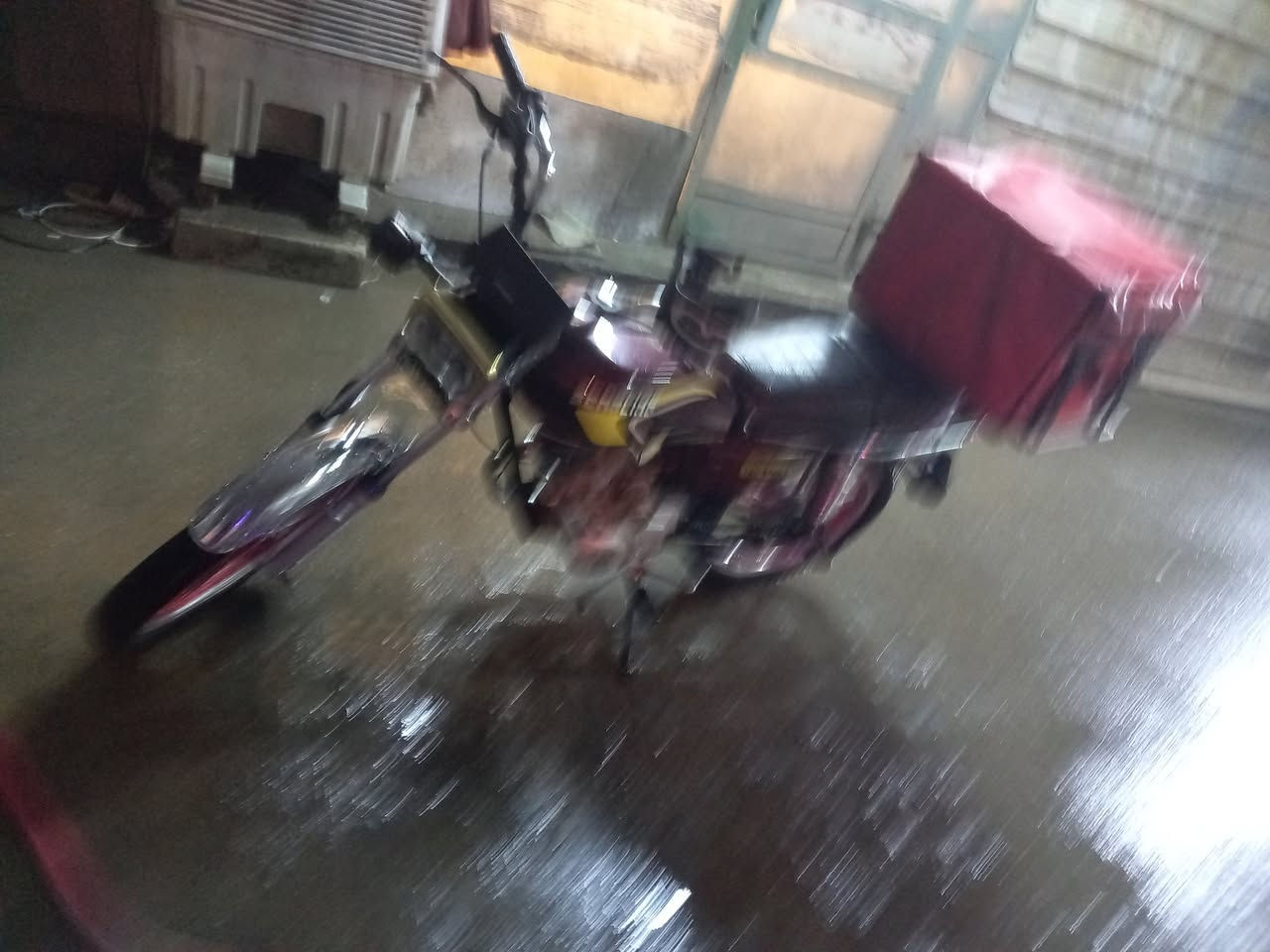 سلام عليكم دراجه سونك 5كير
موديل 2023
أوراق اصولي جاهزه للشغل 
كهربياتها  كلها شغاله سلف 
اشاير لايت علالي ناصي تخم تاير 
كلشي مانقصها غير الستان للوسط
المكان الحسينيه الراشديه
السعر ٦٥٠ وبيها مجال قليل
الشراي يتصل ***********
