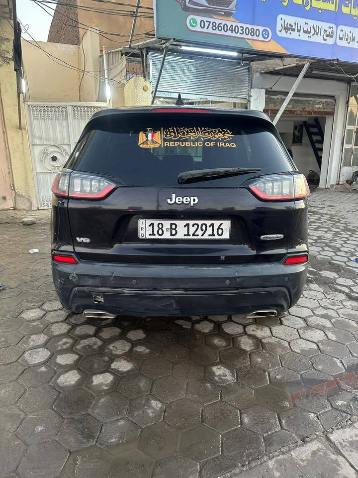 السلام عليكم
جيب شيروكي بزون

السعر 110$

الموديل : 2021 

نوع الحادث :  شجرة واكعه عليها بالاعصار بنيد وقمارة وزوج ابواب الايمن مبدلات يعني ابيع صبغ عام 

الــمــواصــفـــات :-

1 - محرك 6 سلندر 3200

2 - كشنات جلد اسود

3 - شاشة وسط للتحكم في ايعازات السيارة

4 - تبريد قطعتين امامي خلفي

5- لايت زنون + كشاف

6- رقم بابل مداور باي وقت مشروع وطني 

7 - تبريد ثلج ❄️

8 - منافذ USB امامي خلفي

10 - تحكم ستيرن جهتين

12 - نضام ABS مانع انزلاق

13- سايد بريك بصمة 

16- كشن حضن 

17- حساس خلفي

18-أوتو بريك

19- نضام قياده

20-تريشه كروم بلاد

21- بصمه

وبعد بيه هواي مواصفات السياره جاهزه 

مكان السياره نجف

صبغ عام سيارة حادثها شجرة واكعه عليها ع القمارة والبنيد 

*********** واتساب

***********اتصال

