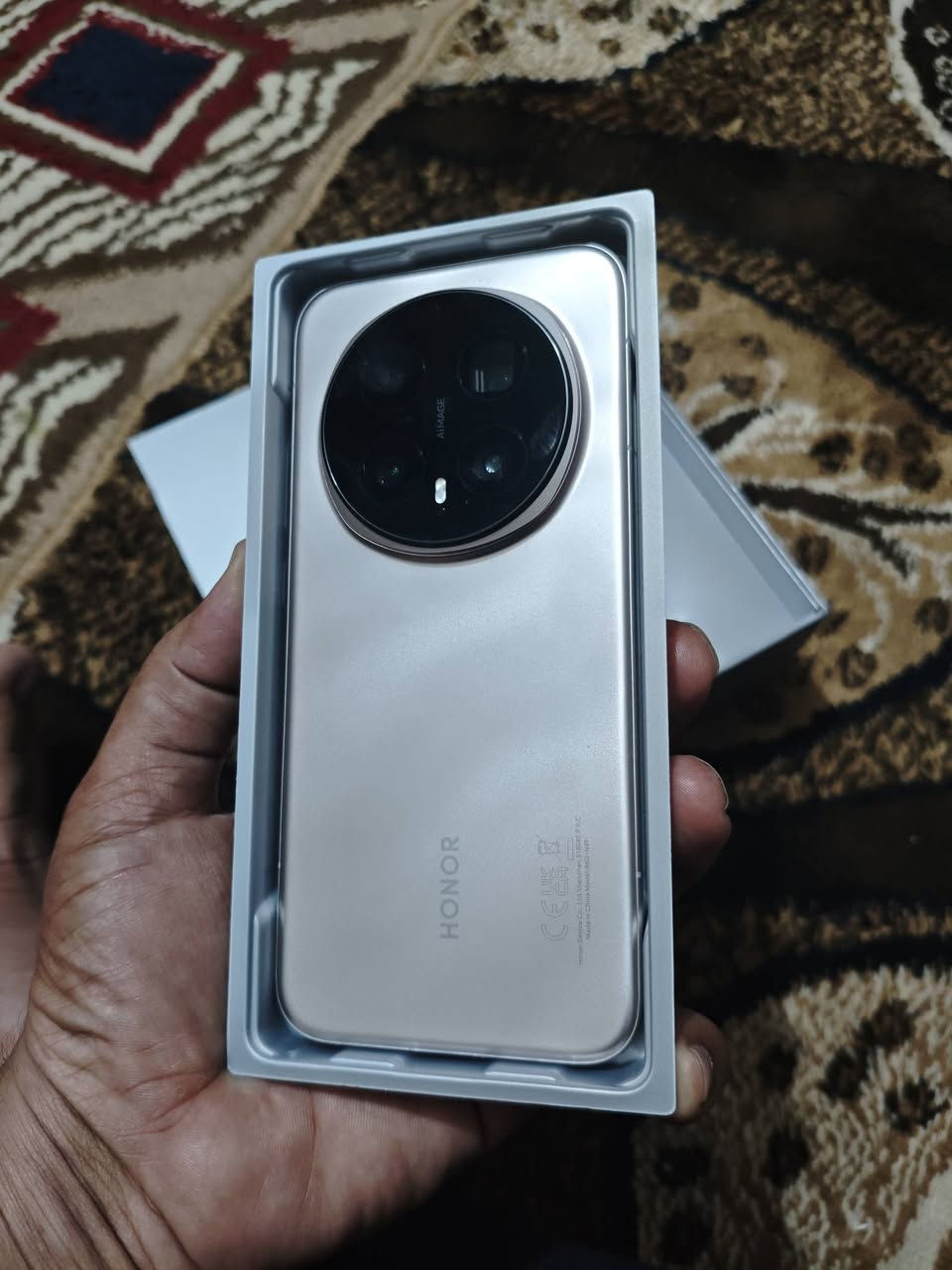 هونر ماجيك 8 پرو بعده بلزگة الشركة
النسخة العالمية
كامل الملحقات
الذاكرة 512
الرام 12
الشاشة أولد
يدعم الشحن السريع بقوة 100 واط
للبيع بـ مليون و 200
أو للمراوس
مكاني بغداد

رقم الهاتف
***********
