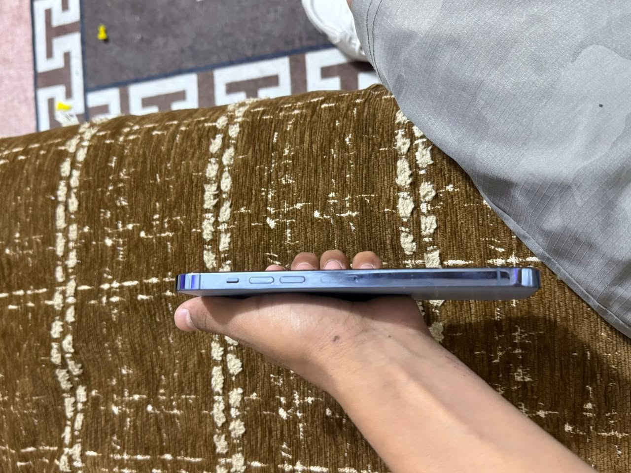 السلام عليكم ايڤون 13برو ماكس شركه ماستر المبايل اللون المميز البطاريه 79   الموبايل لا مفتوح بي ضهر ولا شاشه مكفوله من كلشي  السعرر(500) ***********  بي كسر بل الكامره و ما مائثر السعر مال الكامره 15الف العنوان بغداد البلديات الشراي يتصل
