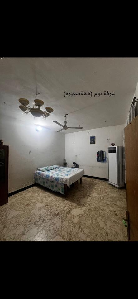 دار للبيع حي المهندسين شريط المهندسين  مساحة 150متر 20*7.5
الطابق  الأرضي يتكون من  مدخلين مدخل على الاستقبال و مخل على  مطبخ
 وصالة وغرفة نوم وخدمات صحية داخلية وخارجية منور عد 2
الطابق الثاني   صالة مفتوحة على غرفة وخدامات صحية ومطبخ 
   وغرفة ثانية سويت وغرفة ثالثة 
   ويوجد مخزن في الأعلى  والسطح شتايكار 
سنة البناء 2012او2013   اقرب نقطة دالة  خلف اعدادية العاصمة الثقافية
السعر:315وبي مجال
للاستفسار:***********
