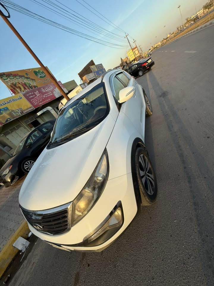 سبورتاج خليجيه 2014 للبيع 
بيها قطعتين محسوبة صبغ و بيها سونار 
ماشيه 109 رقم بغداد 
حساسات و بيها كامرتين خلفيه و شاشه 
نظيفة و مرتبة و رزنة 
مكاني الرمادي 
***********
