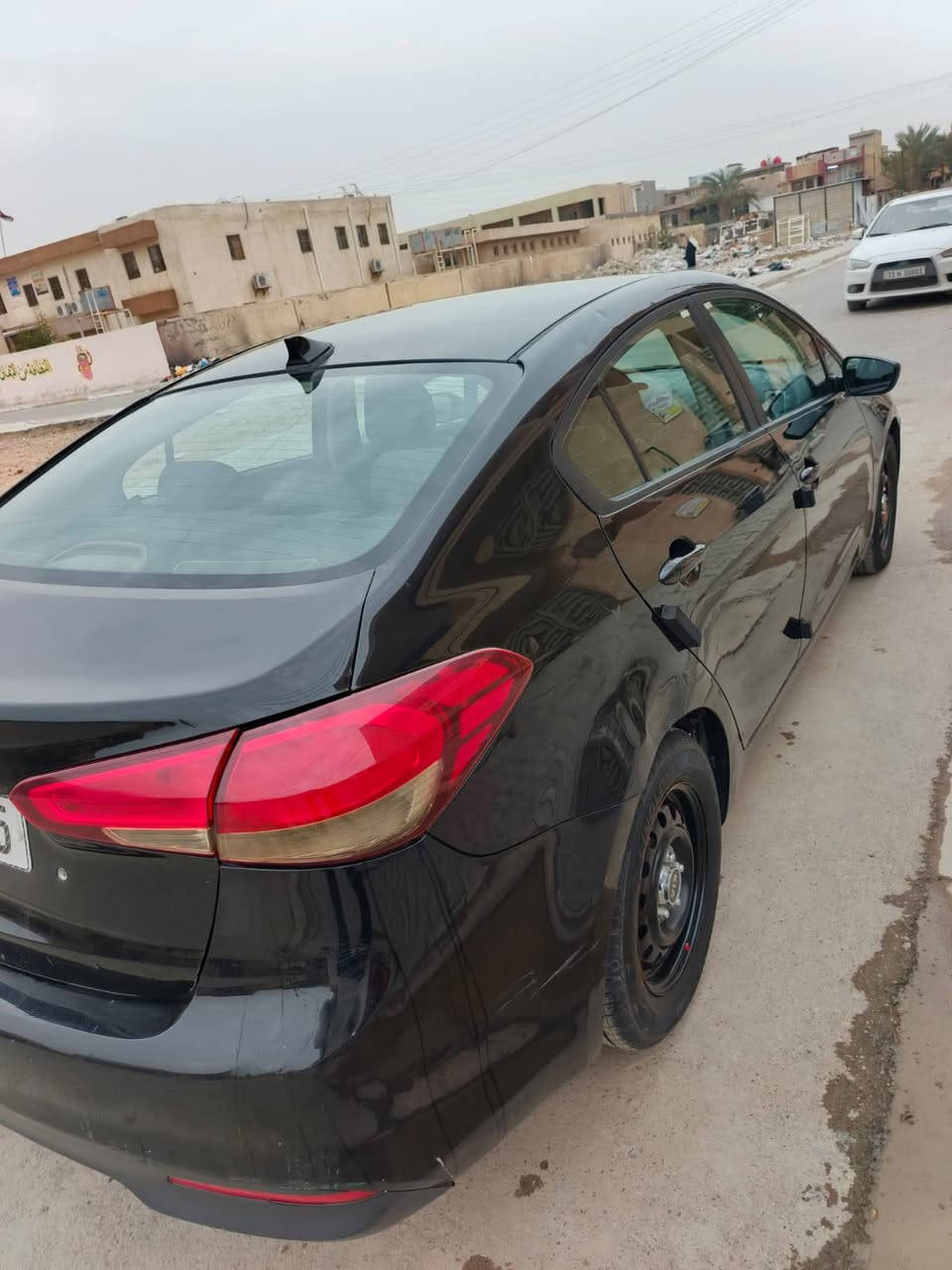 السلام عليكم ورحمة الله وبركاته 
فورتي موديل 2017 كير المرغوب at مكينة 2000 دوش ماشية 96 قابل للزيادة حادثها جاملغ وبنيد فقط بشرط بدون دواخل خلاص وبدون ايرباك ايضآ بأسمي سنوية للغاية 2030 هزة جديدة السعر 115 وبيها مجال للطيبين مكاني بغداد الحسينية قرب المرور 
للاستفسار اكثر الاتصال ☎️ ***********
