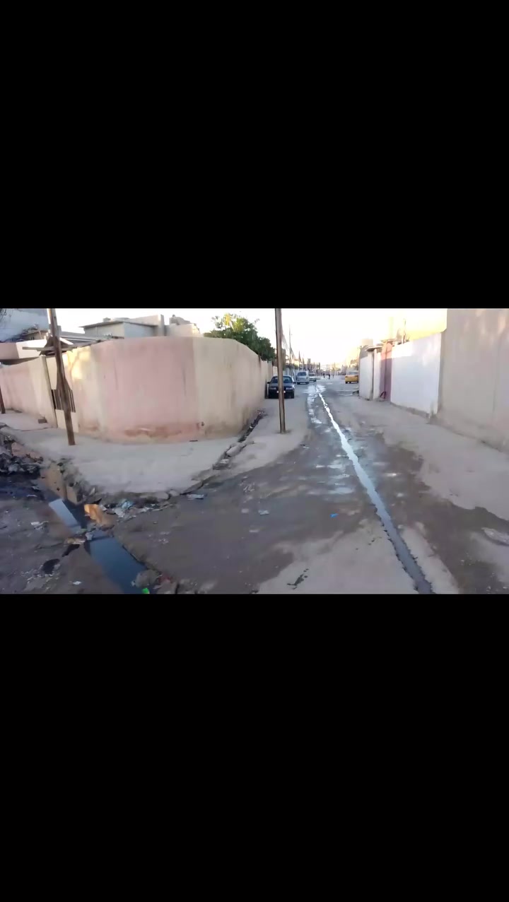 السلام عليكم بيت للبيع في الرشيديه قطاع السادس قرب مدرسة تبارك مساحة 300متر موقع رقم وحد يصير محلات وشقاق الي يريد متين متر 200 أو 300 بيع هذا رقم هاتف او وتساب بي ***********
