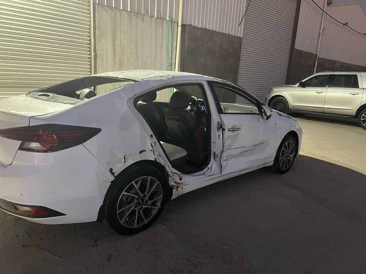 سلام عليكم خوان للبيع النترا 2020 خليجي مكينه 2000 دوش رقم بغداد السياره سابقا مكفوله كفاله عامه تعرضت الحادث ابيع ع حادثه للاتصال ع رقم *********** مكاني البصره
