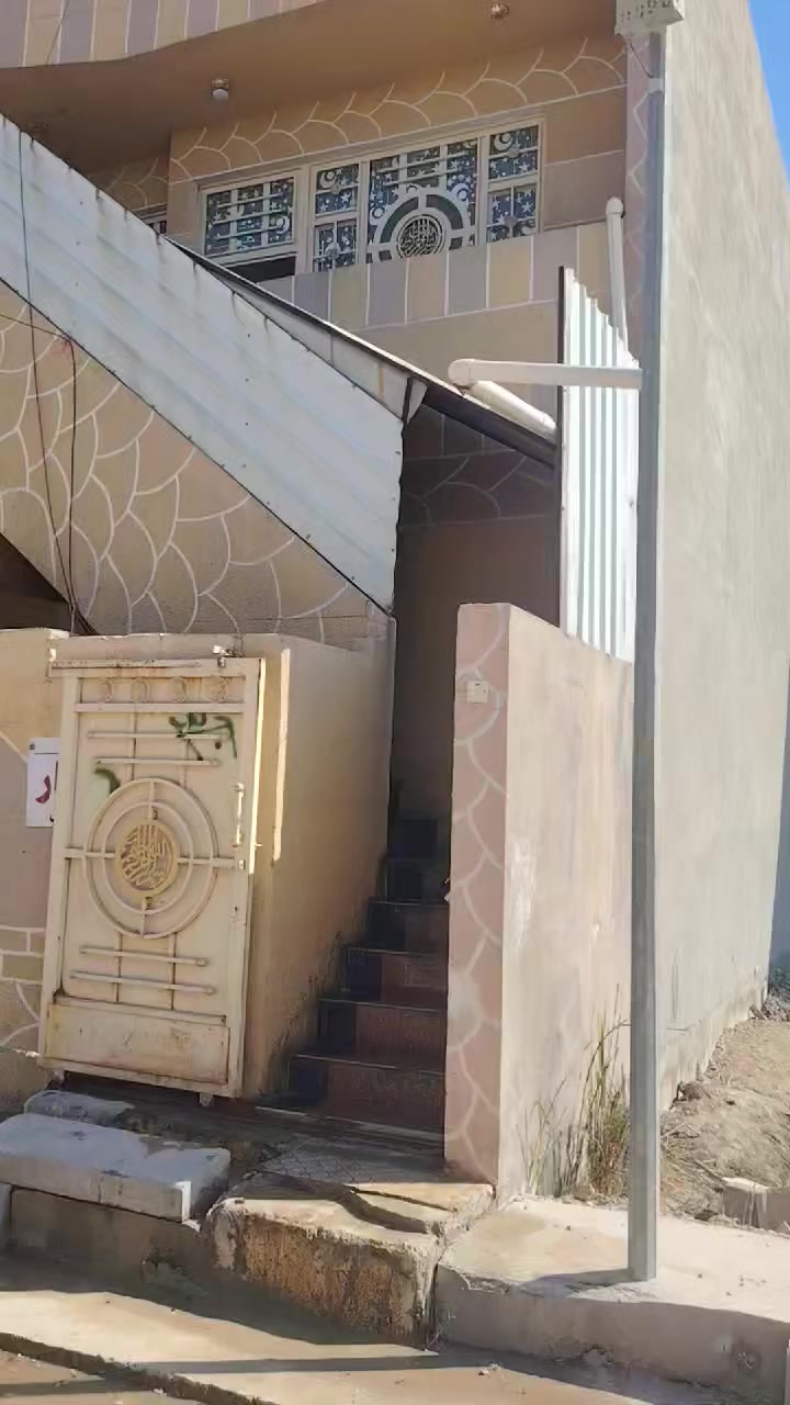 سلام عليكم مشتمل طابق ثاني في منطقة ام الكرفس خلف دائرة الكهرباء كما موضح بل فيديو الاتصال *********** ملاحضه سعر الإيجار 250 بي مجال بسيط
