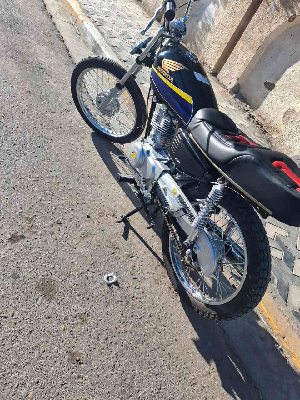 سلام عليكم دراجه ايراني تعمير ماصارله سبوع من معمره مكينه نامه سعر750وبيه مجال اوراق سكنر +مكلف بنشر ***********
