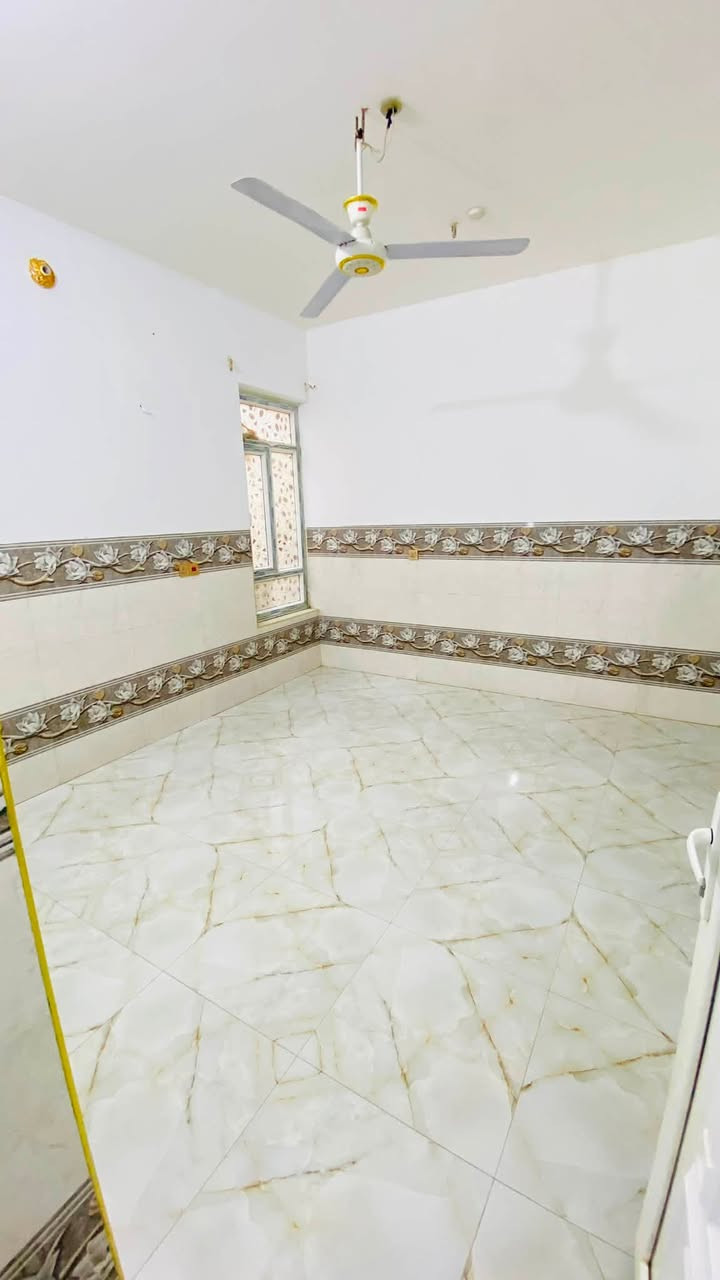 مكلف بالنشر //
شقه طابق اول للإيجار في كربلاء - حي العباس - الفرع الثالث خلف المعارض قريب على الشارع العام 
مساحتها ١٠٠ متر 
تحتوي على غرفة نوم وصاله ومطبخ وحمام 
وسطح صغير 
تحتوي على خط مولده ووطني وتانكي ماء وصخان 
وانترنيت مجاني
مطلوب عائله صغيره (بدون اطفال) 

الايجار 350 الف

للتواصل والاستفسار الاتصال على الرقم 
***********
