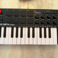 اكاي MPK mini • الجيل الثالث • جديد بدون كرتون