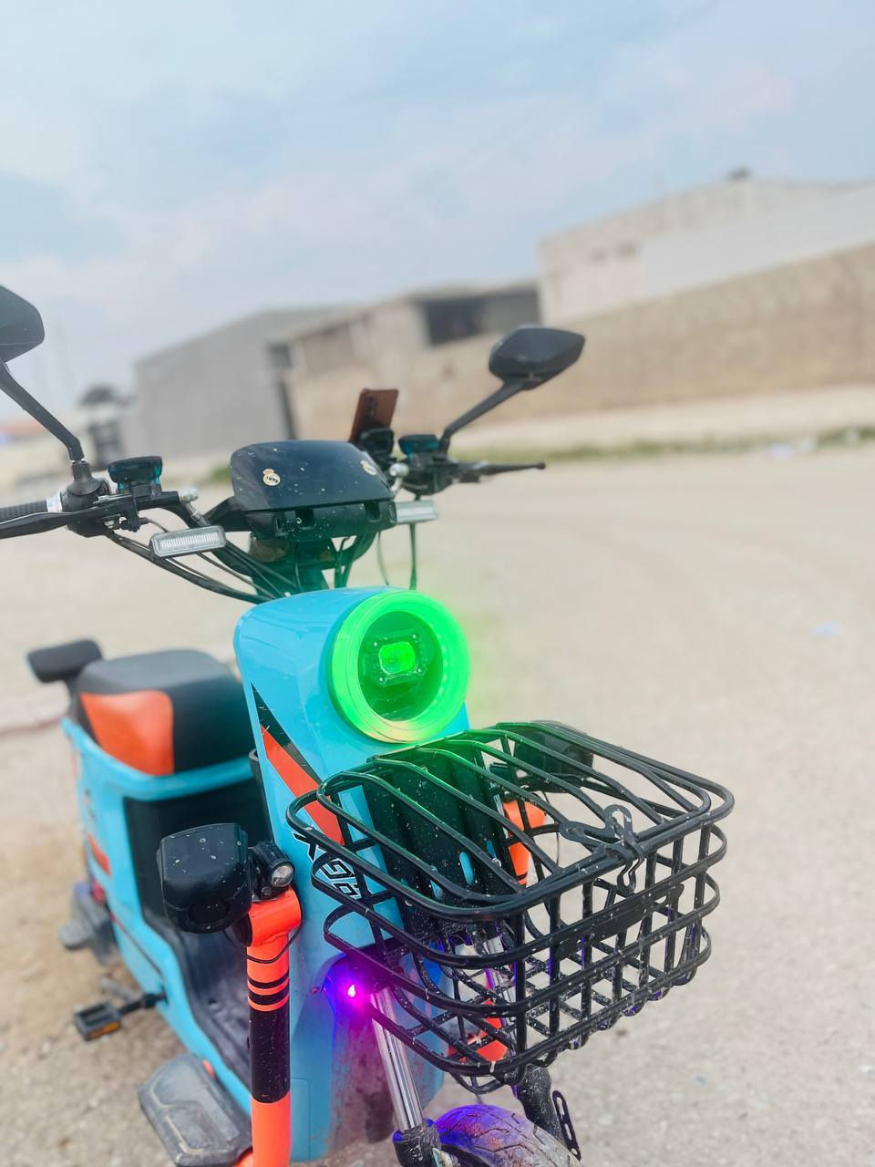 السلام عليكم دراجه x900شركه الكورو
الدراجه نضيفه وجديده الدراجه تحتاج تاير خلفي وجاملغ امامي السعر 550وبيها مجال الدراجه فول مواصفات بطاريات مامتعوبه شاحنه اصليه الكورو الرقم *********** ***********
