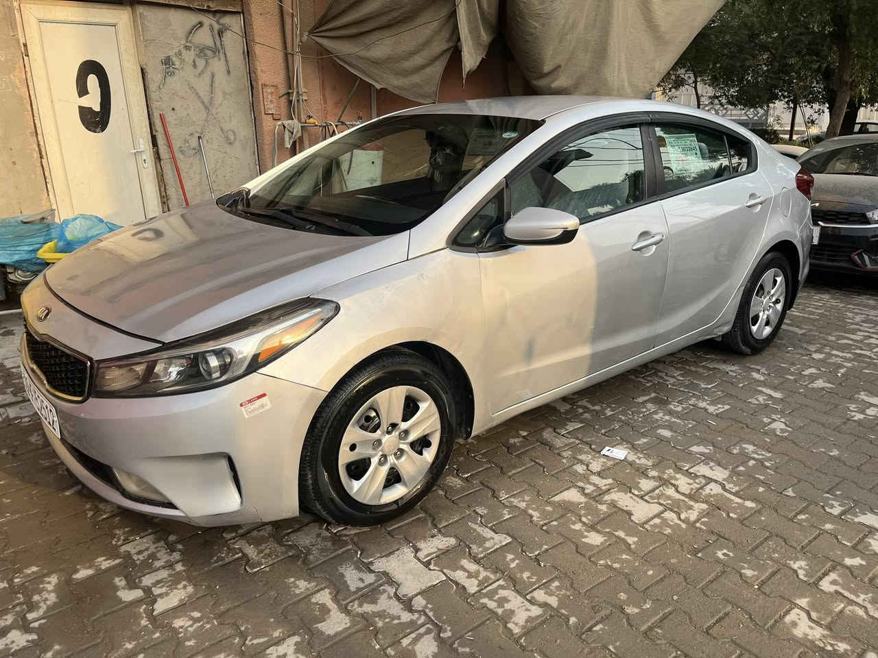 كيا فورتي موديل 2018 سياره خير من الله مكينه 2000 كير جيد  صدر كامل تايرات جدد بيه بنيد  مال امريكه صبغ وباب سايق وجاملغ الصلي ماله مرجعي بارد سياره جاهزه من كلشي مكاني ديالى بعقوبه الستفسار ***********.  سعر السياره مناسب 107 $ رقم السياره اربيل سنويه الى 2029
