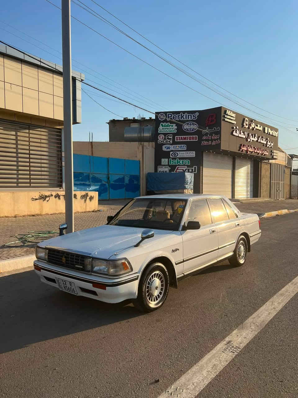 سوبر كراون موديل 1990
السيارة نظيفة جداً وبحالة ممتازة وبدون أي نواقص.
 المحرك: بطة 2500 (بحالة ممتازة وبشرط الفحص).
 ناقل الحركة (الكير): أوتوماتيك.
 المسافة المقطوعة: 210 ألف كم.
 الصبغ: خالية من الصبغ (مكفولة).
 الأوراق الرسمية: الرقم والسنوية جديدة ولغاية 2029، وتحتوي على بطاقة وقود.
 الموقع: كركوك. 
سعر ٨٧ورقە
رقم موبایل 
***********
