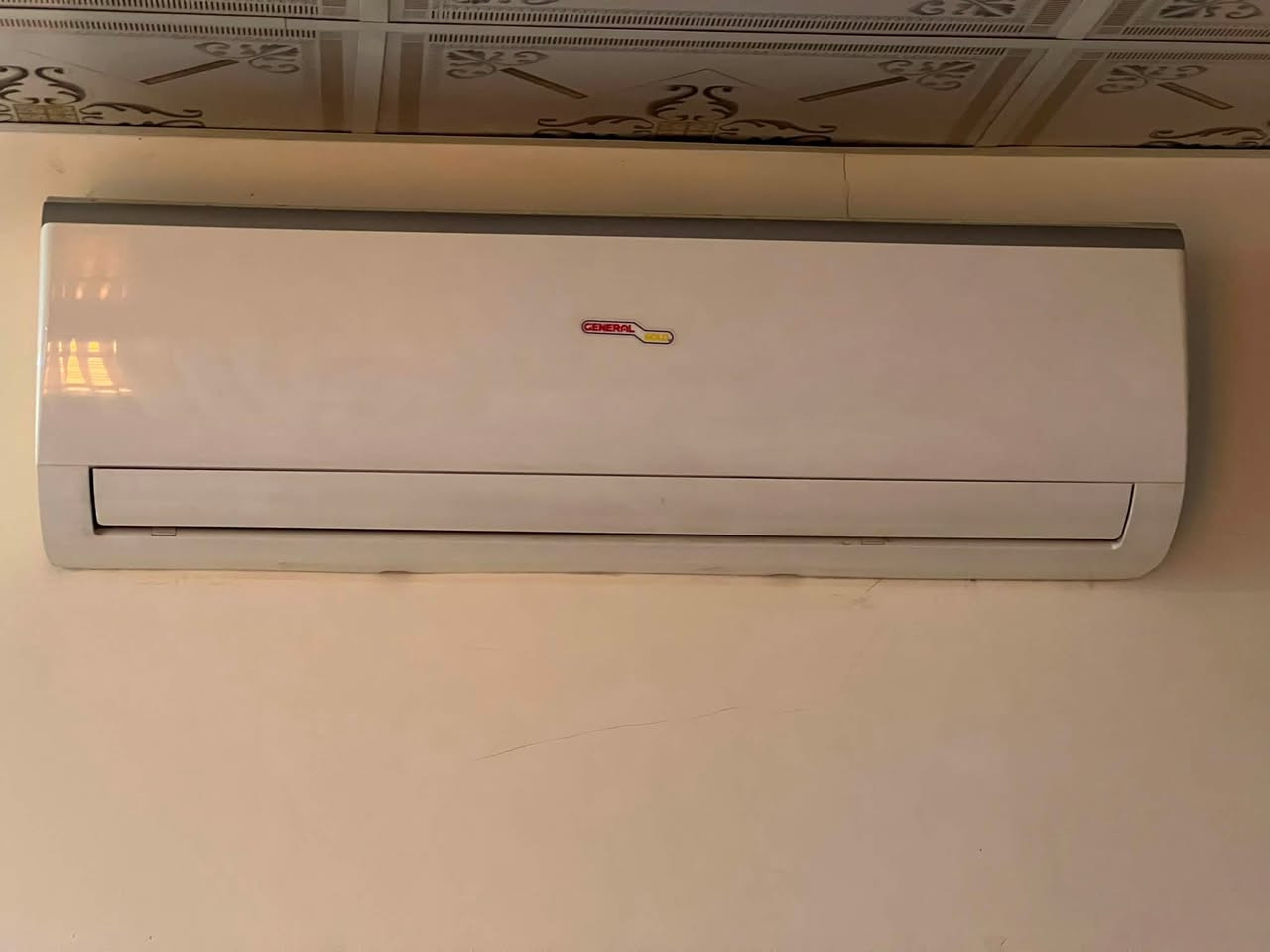 السلام عليكم
سبلت نوع جنرال حجم 2 طن اعتيادي مو انفيرتر 
بحالة ممتازة تبريد تدفئة كله شغال 100‎%‎ 
تجي تفحص بنفسك هو مشدود حالياً وتاخذه الف عافية
سعره 325 الف
مكاني بغداد حي الخضراء 
*********** رقم + واتساب موجود

