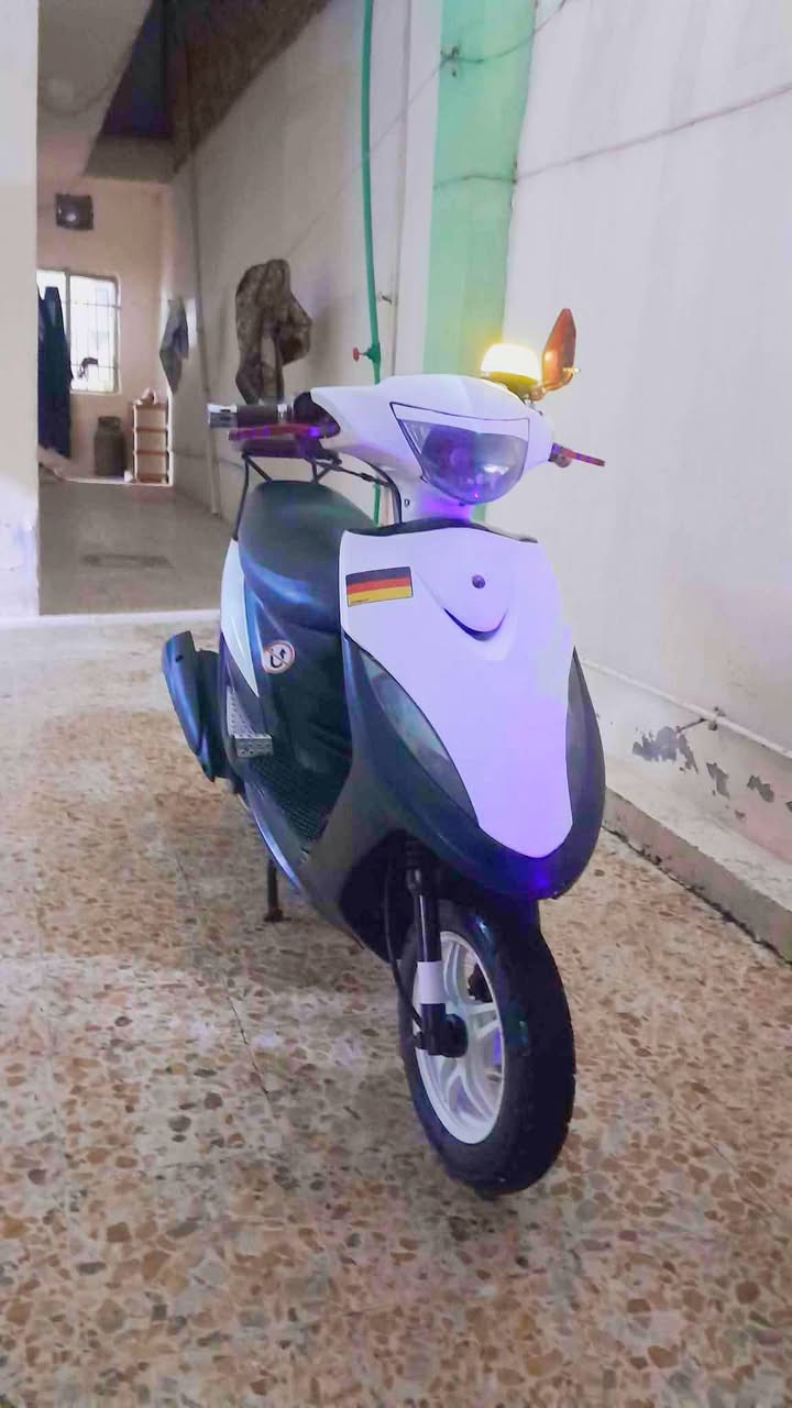 سلام عليكم  دراجة ماكس عدلة لبيع دراجة سلف .هندر .مكينة بلادية ٤٩.مفتوحة  .كفرات بلادية. كهرباءيات كلهة شغالة بلادية  ماكو نقص 
مزوده :يدات بريك . ويالة .تايرات جيلاتين .دراجة  نضيفة  سعر 800 وبيهة مجال  
مكان واسط العزيزية حي العسكري الاستفسار  .***********
