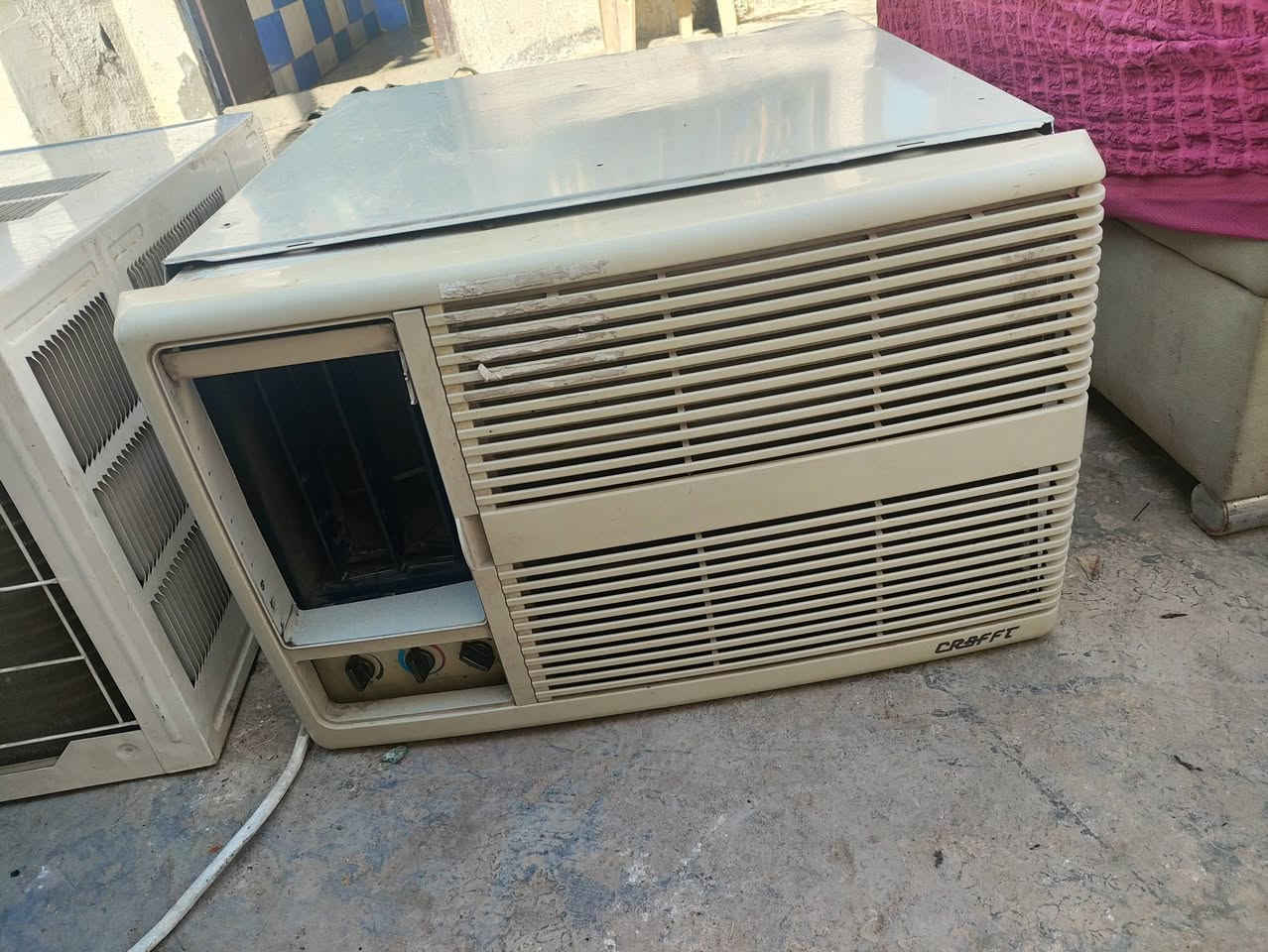 السلام عليكم عندي نثين مكيفات للبيع جدد واحد شغال جاهز واحد بس عوزه  غاز مستخدمات شي قليل الاستفسار ***********
